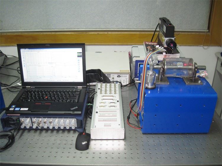 Анализатор сигналов и спектра UM-7004